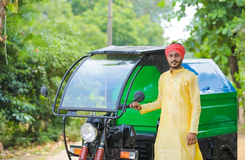 Kinetiq e-loader vehicle lithium battery